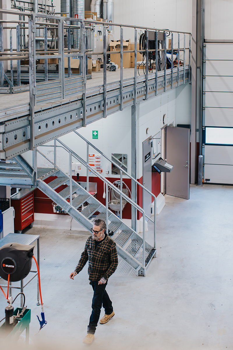 Weland OY Finland entresol och rak trappa inomhus