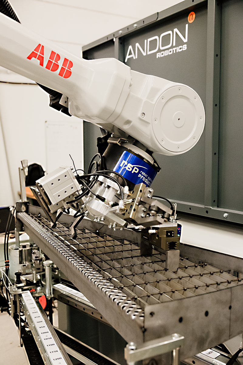 Andon Roborics robot i robotcell